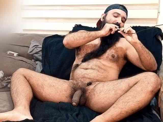 Bearded-Smoker Sex Cam Show