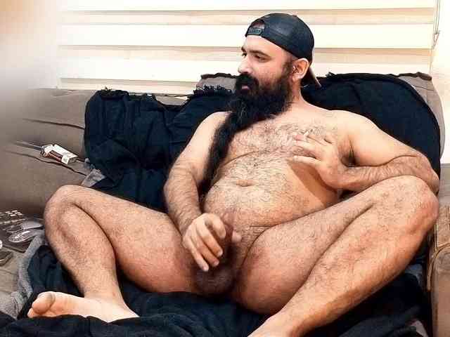 Bearded-Smoker Sex Cam Show