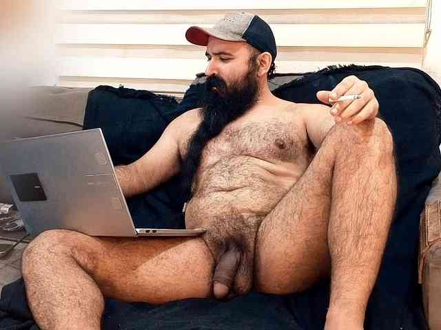 Bearded-Smoker Sex Cam Show