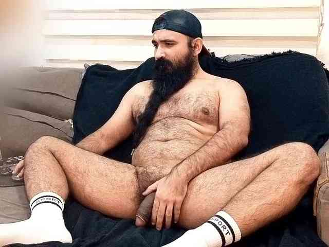 Bearded-Smoker Sex Cam Show