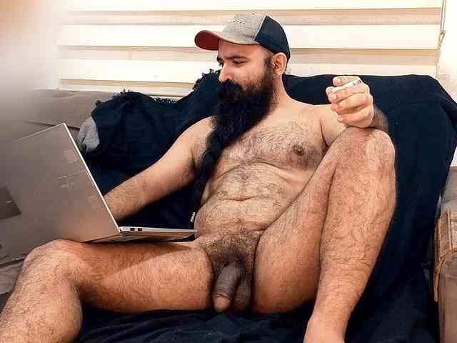 Bearded-Smoker Sex Cam Show