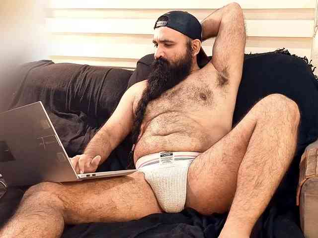 Bearded-Smoker Bearded-Smoker