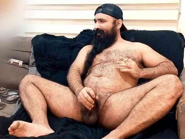 Bearded-Smoker Sex Cam Show