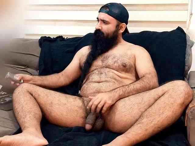 Bearded-Smoker Sex Cam Show