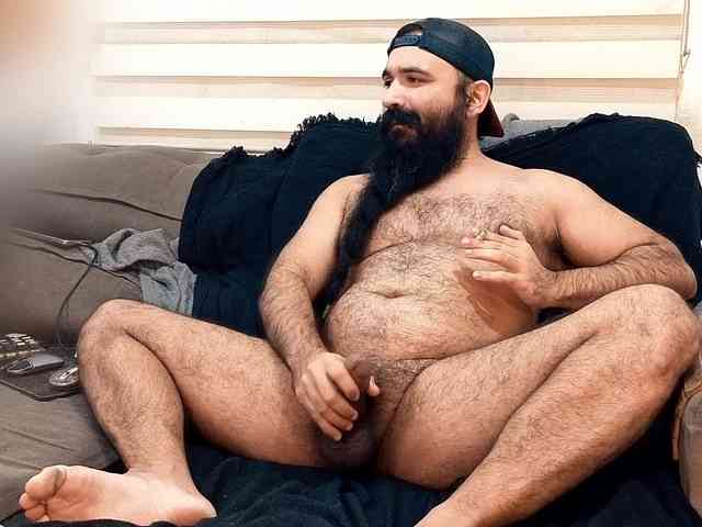 Bearded-Smoker Sex Cam Show