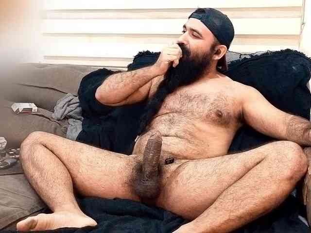 Bearded-Smoker Sex Cam Show
