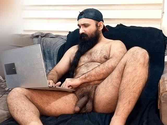 Bearded-Smoker Sex Cam Show