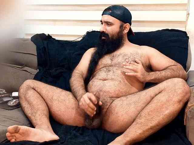 Bearded-Smoker Sex Cam Show
