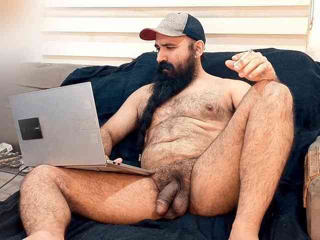 Bearded-Smoker Sex Cam Show