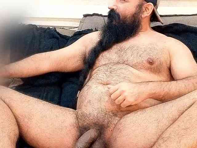Bearded-Smoker Sex Cam Show