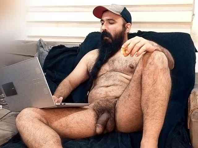 Bearded-Smoker Sex Cam Show
