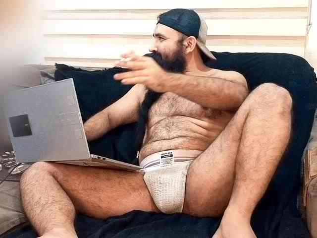Bearded-Smoker Sex Cam Show