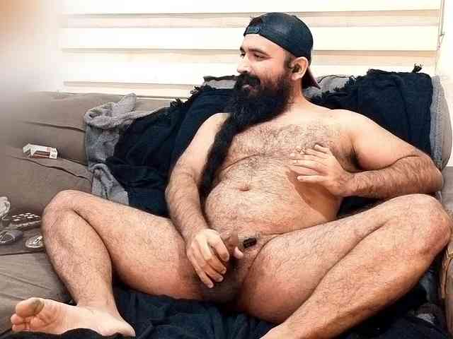 Bearded-Smoker Sex Cam Show