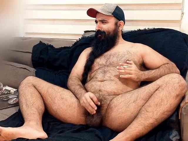 Bearded-Smoker Sex Cam Show