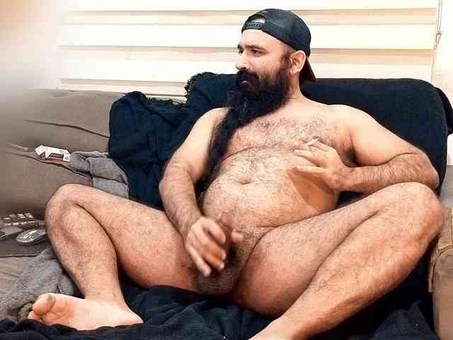 Bearded-Smoker Sex Cam Show