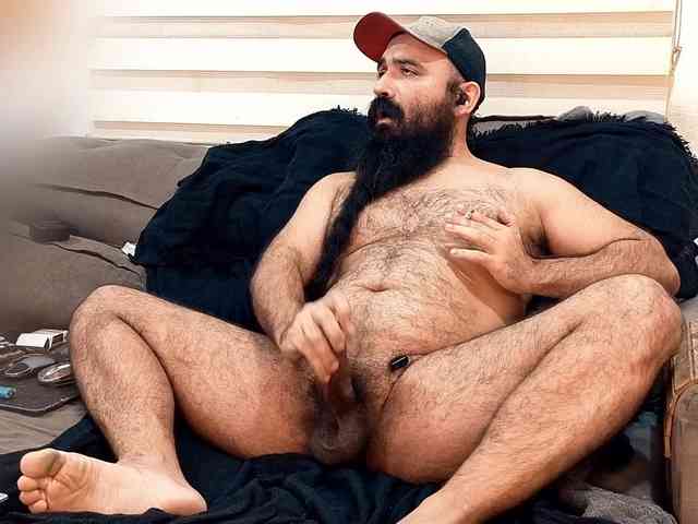 Bearded-Smoker Sex Cam Show
