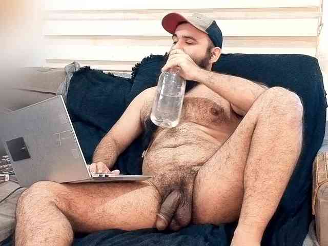 Bearded-Smoker Sex Cam Show
