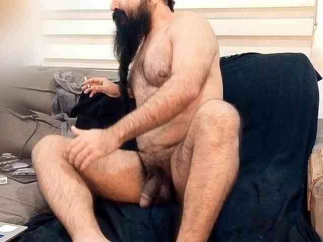 Bearded-Smoker Sex Cam Show