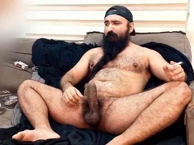 Bearded-Smoker Sex Cam Show