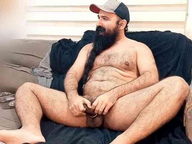 Bearded-Smoker Sex Cam Show