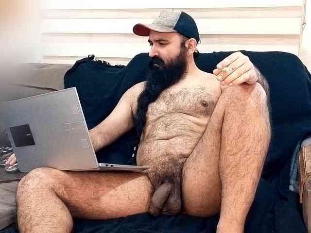 Bearded-Smoker Sex Cam Show