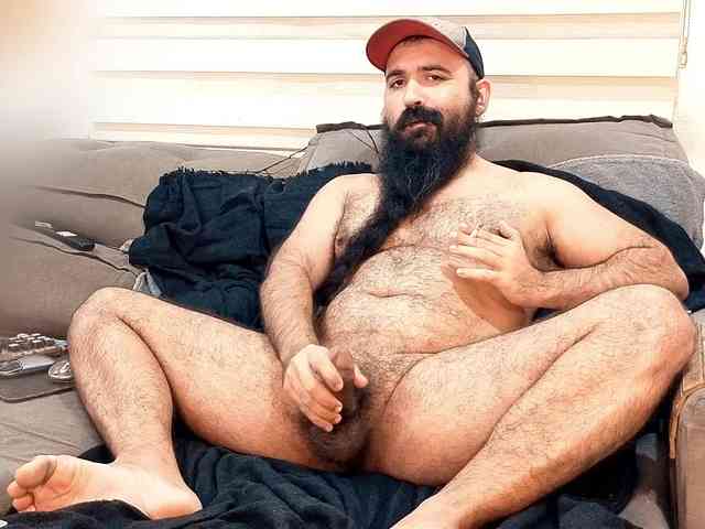 Bearded-Smoker Sex Cam Show