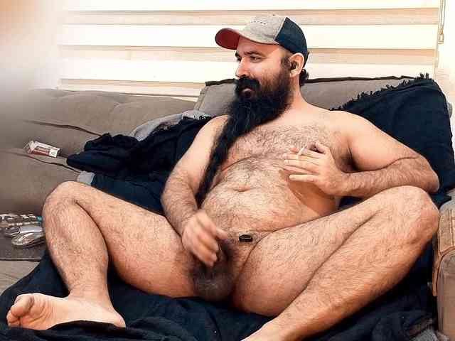 Bearded-Smoker Sex Cam Show