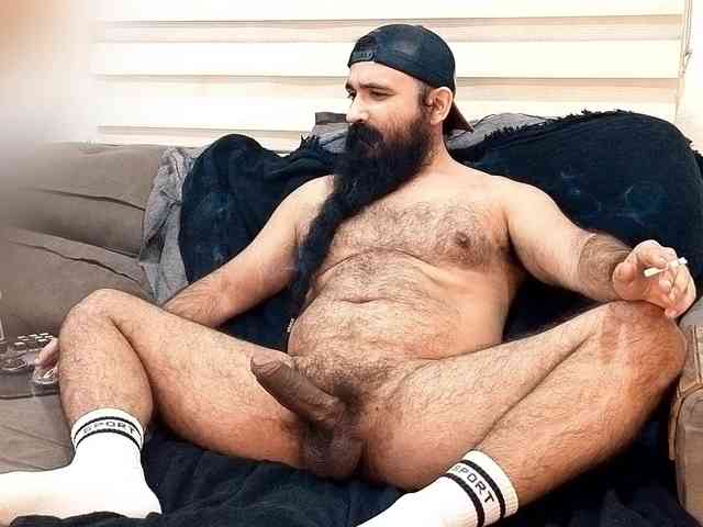 Bearded-Smoker Sex Cam Show
