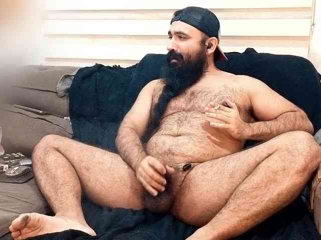 Bearded-Smoker Sex Cam Show