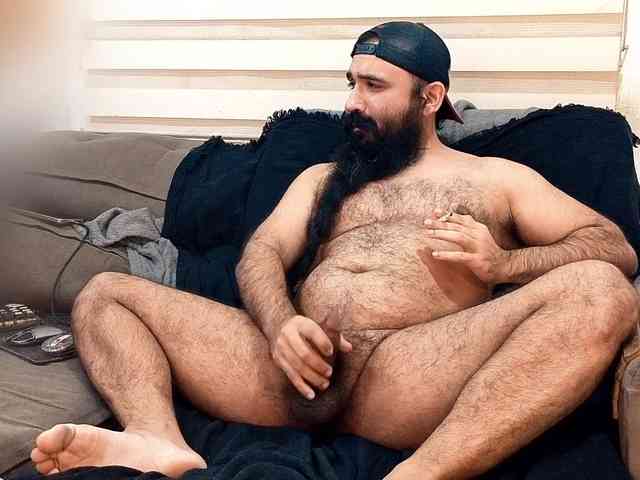 Bearded-Smoker Sex Cam Show
