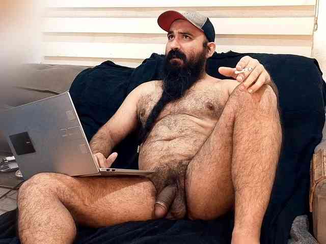Bearded-Smoker Sex Cam Show