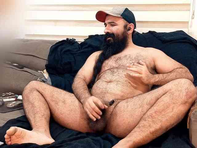 Bearded-Smoker Sex Cam Show