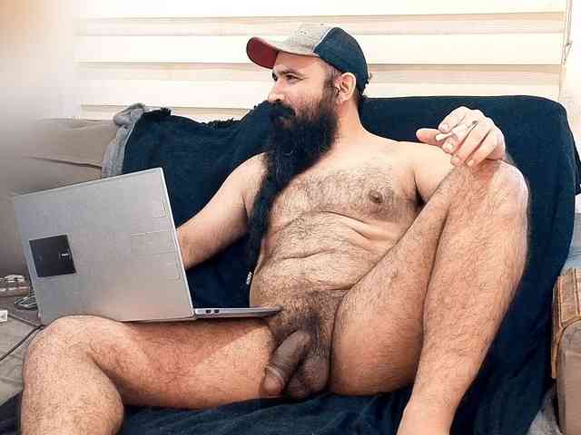 Bearded-Smoker Sex Cam Show