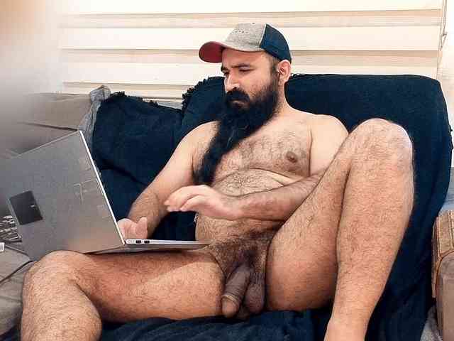Bearded-Smoker Sex Cam Show