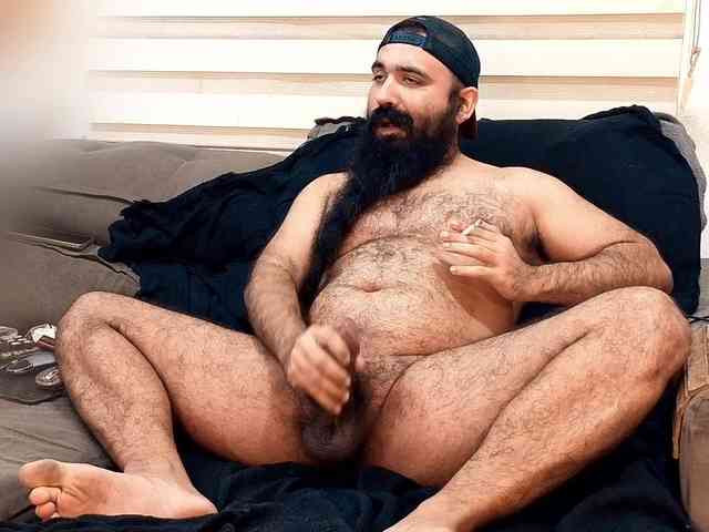 Bearded-Smoker Sex Cam Show