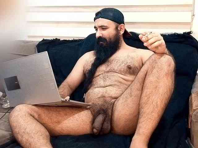 Bearded-Smoker Sex Cam Show