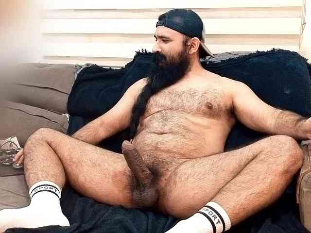 Bearded-Smoker Sex Cam Show