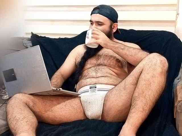 Bearded-Smoker Sex Cam Show