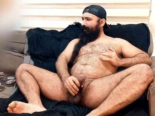 Bearded-Smoker Sex Cam Show
