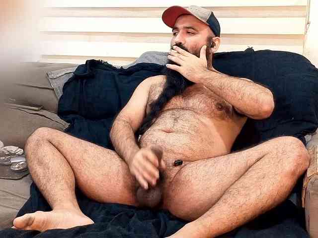 Bearded-Smoker Sex Cam Show