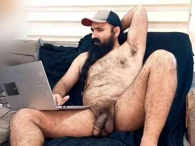 Bearded-Smoker Sex Cam Show