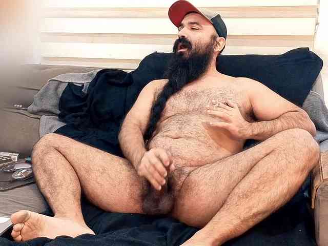 Bearded-Smoker Sex Cam Show