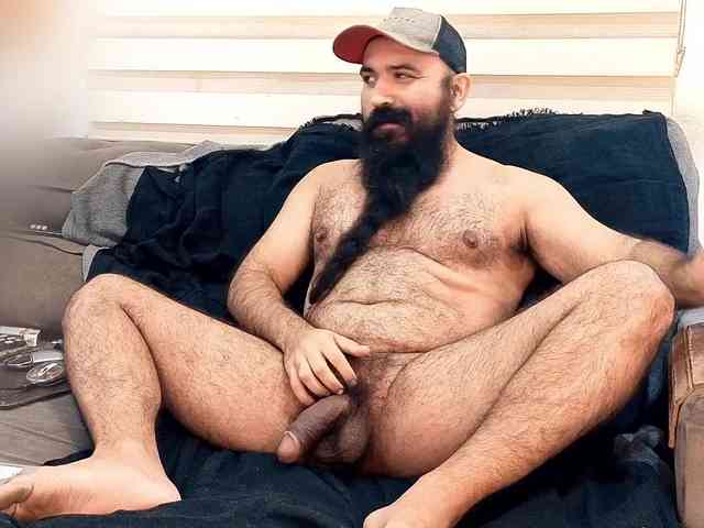 Bearded-Smoker Sex Cam Show