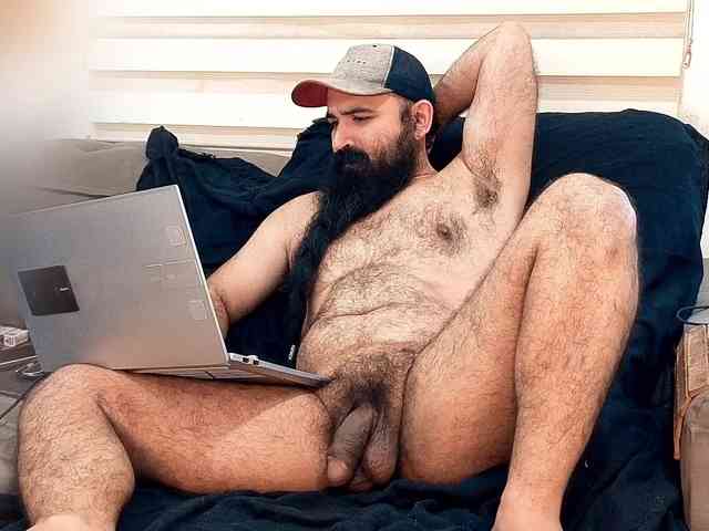 Bearded-Smoker Sex Cam Show