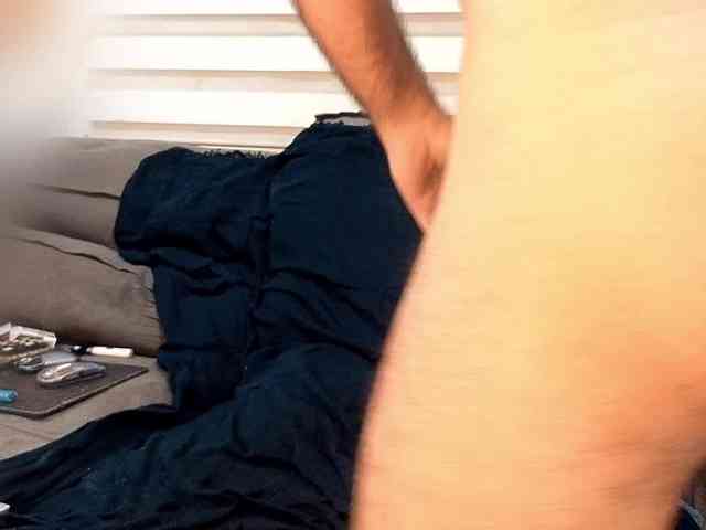 Bearded-Smoker Sex Cam Show