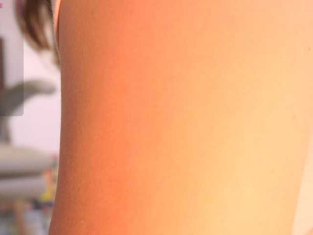 katejames, en directo ahora en BongaCams