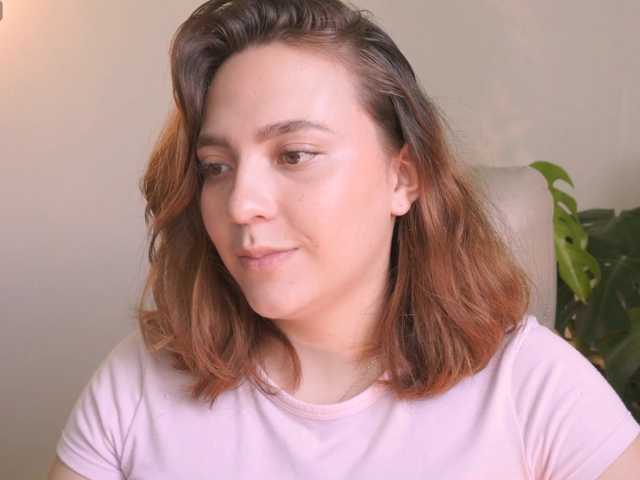 katejames, en directo ahora en BongaCams