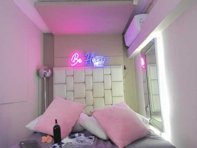 Evelyn-18 live cam on BongaCams
