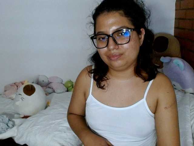 Lissyevans028 live cam on BongaCams