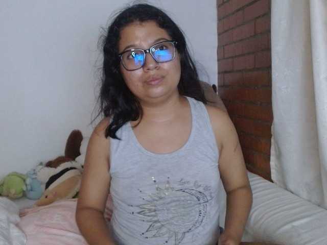 Lissyevans028 live cam on BongaCams